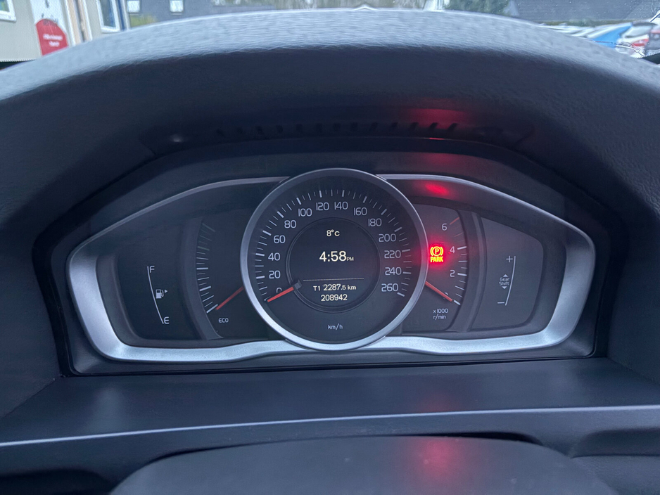 2017 Volvo S60 - image 12