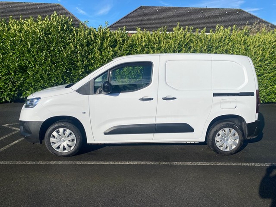 2025 Toyota Proace City SWB GX 100HP 650KGS €26,950