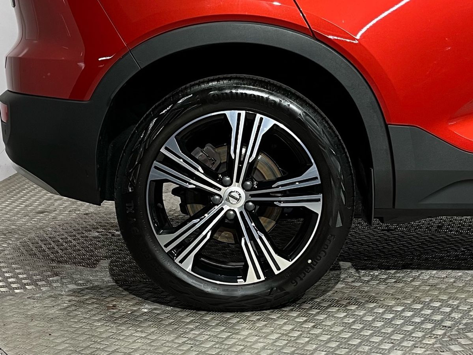 2022 Volvo XC40 - image 10