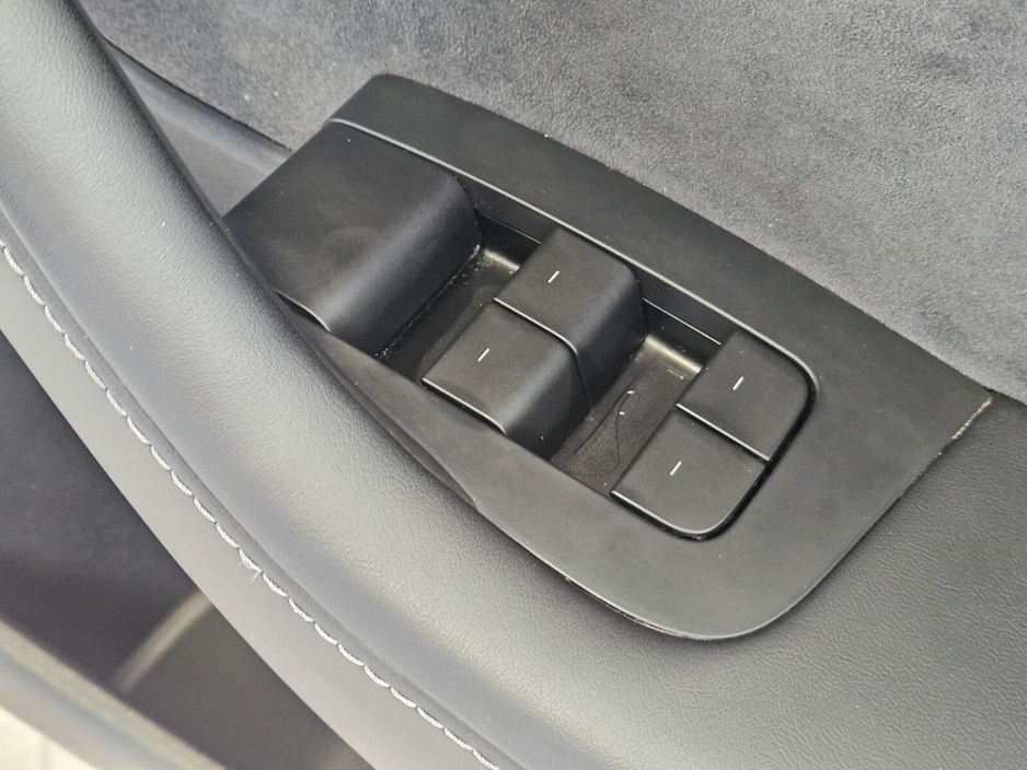 2023 Tesla Model 3 - image 10