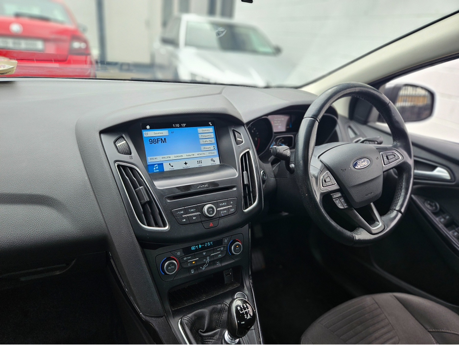 2017 Ford Focus - image 10