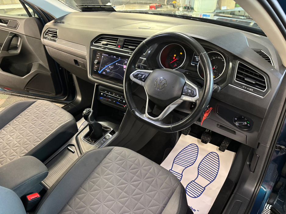 2022 Volkswagen Tiguan - image 8