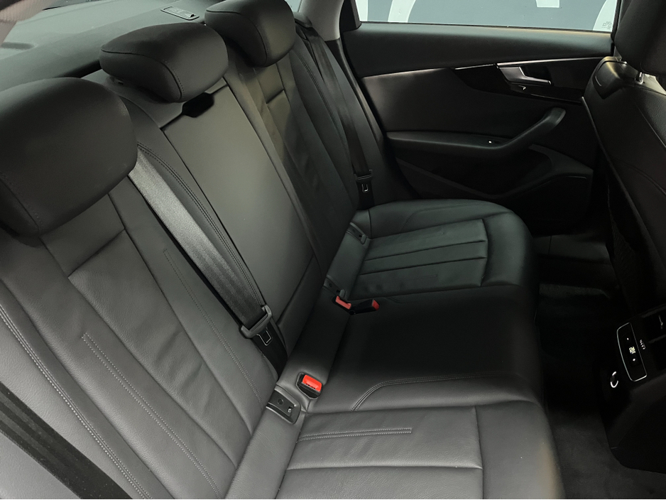 2020 Audi A4 - image 13