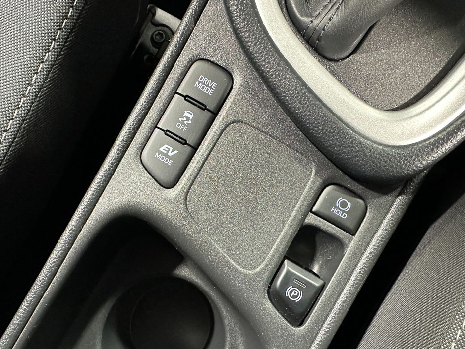 2021 Toyota Yaris - image 21