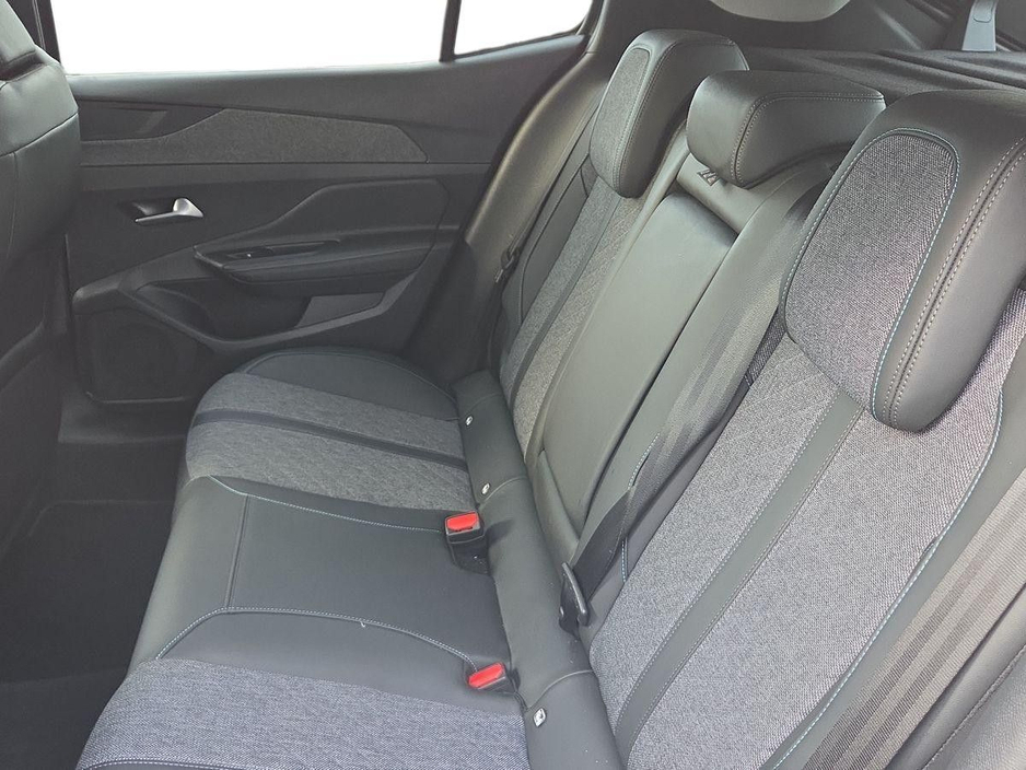 2023 Peugeot 408 - image 10