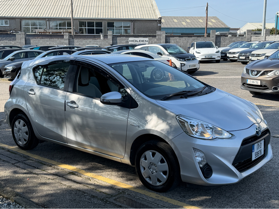 2017 Toyota Aqua - image 7