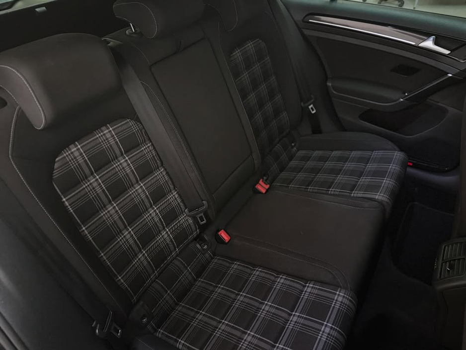 2015 Volkswagen Golf - image 15