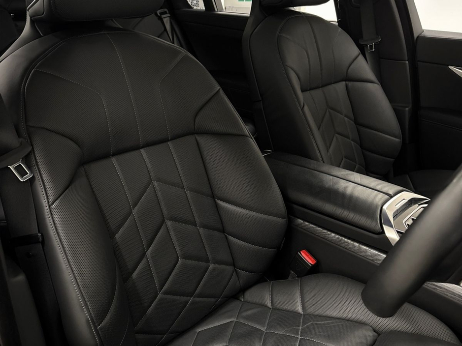 2024 BMW 7 Series - image 12