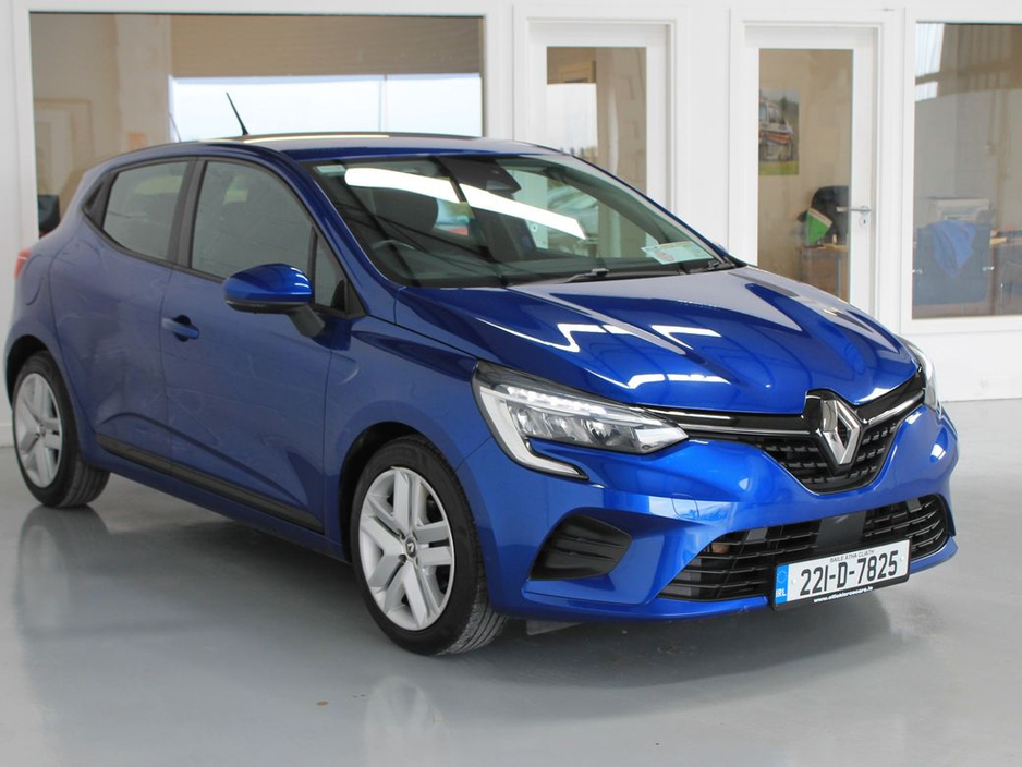 2022 Renault Clio - image 3