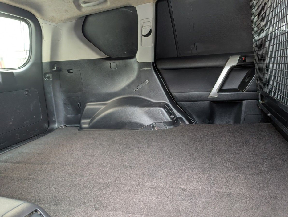 2021 Toyota Landcruiser - image 6