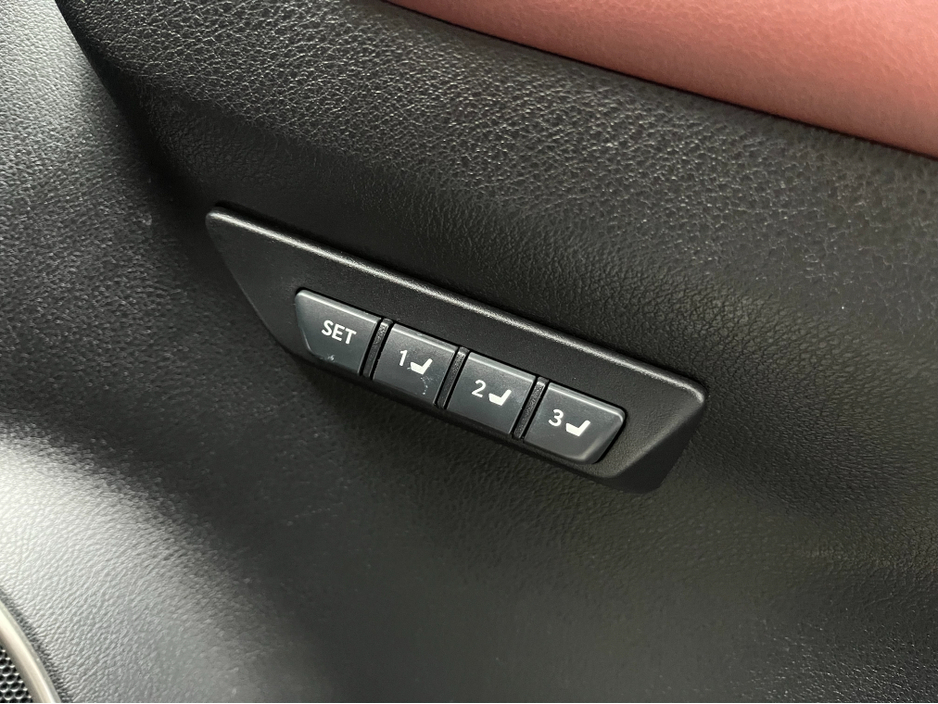 2017 Lexus NX 300 h - image 13