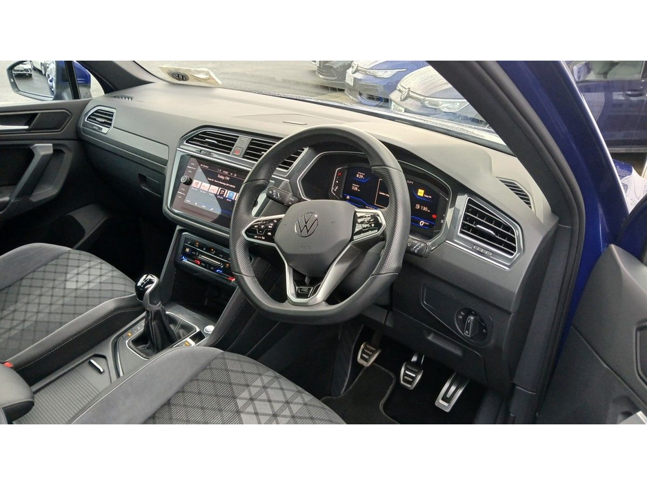 2023 Volkswagen Tiguan - image 8