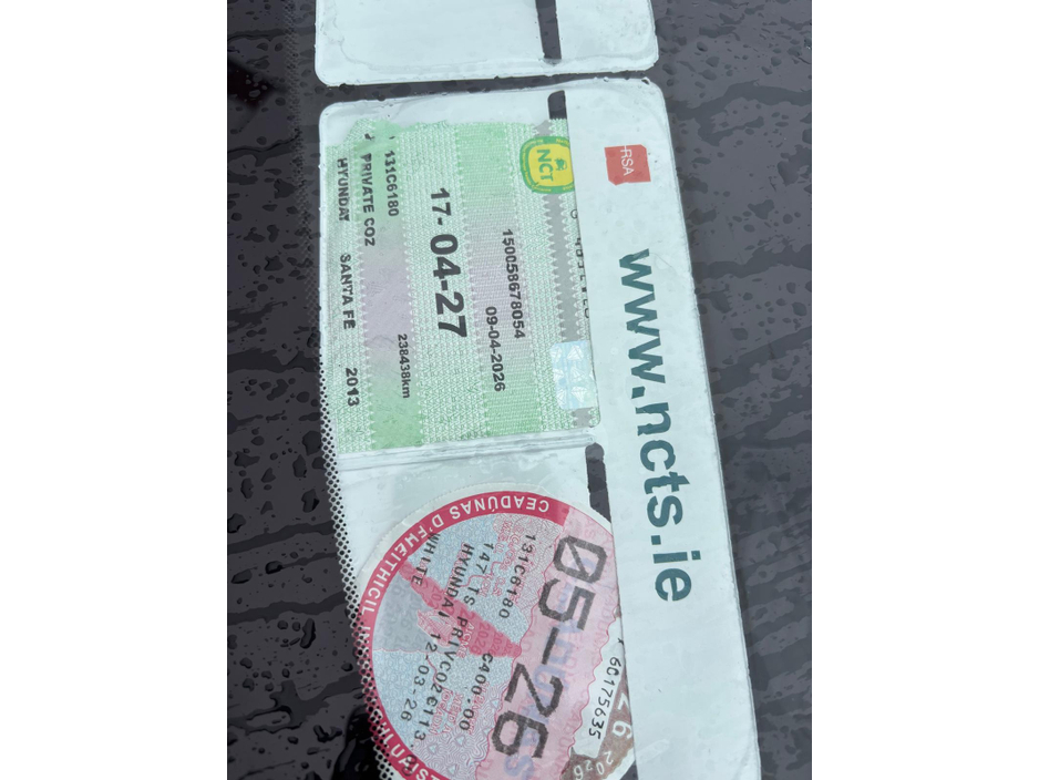 2013 Hyundai Santa Fe - image 9