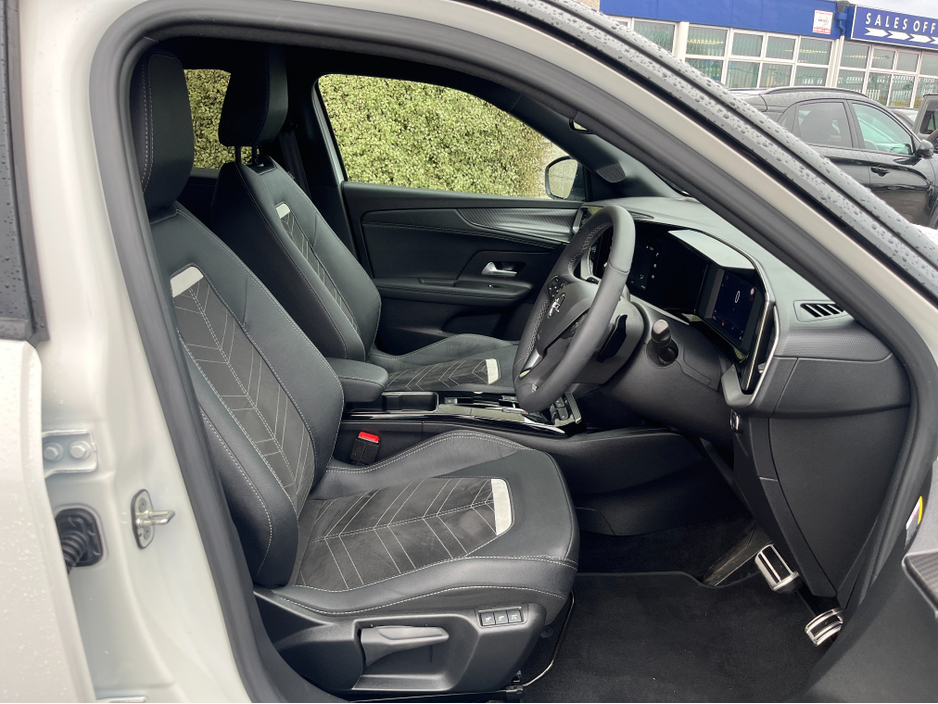 2024 Opel Mokka GS 1.2 PETROL AUTOMATIC //HEATED SEATS AND STEERING WHEEL//MASSAGE DRIVERS SEAT//REVERSE CAMERA//KEYLESS ENTRY//ADAPTIVE CRUISE CONTROL// €23,950