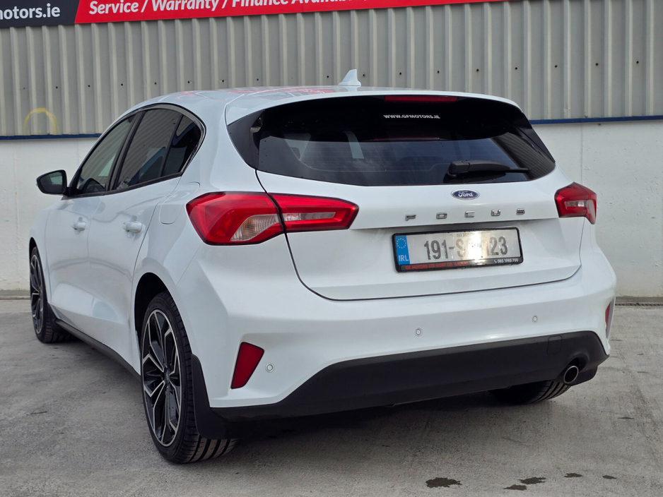 2019 Ford Focus - image 15