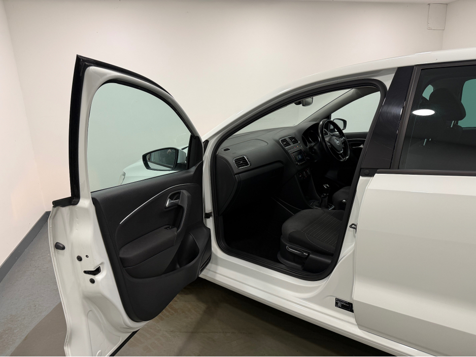 2017 Volkswagen Polo - image 18