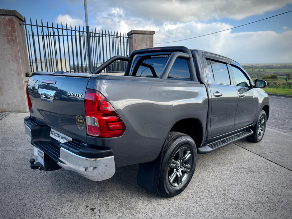 2025 Toyota Hilux - image 6