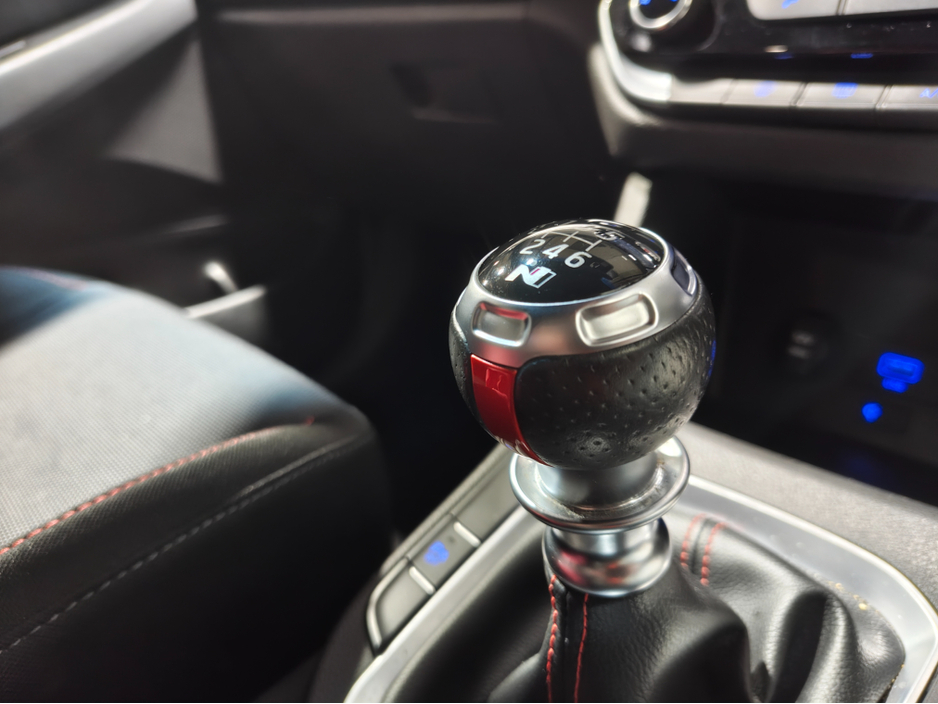 2022 Hyundai i30 - image 23