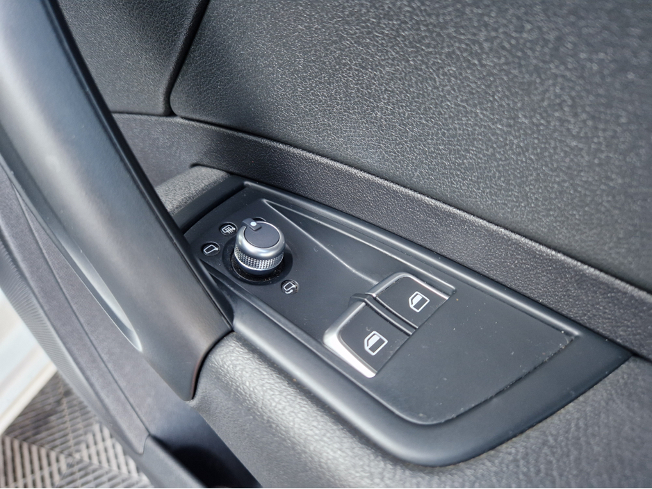 2015 Audi A1 - image 27