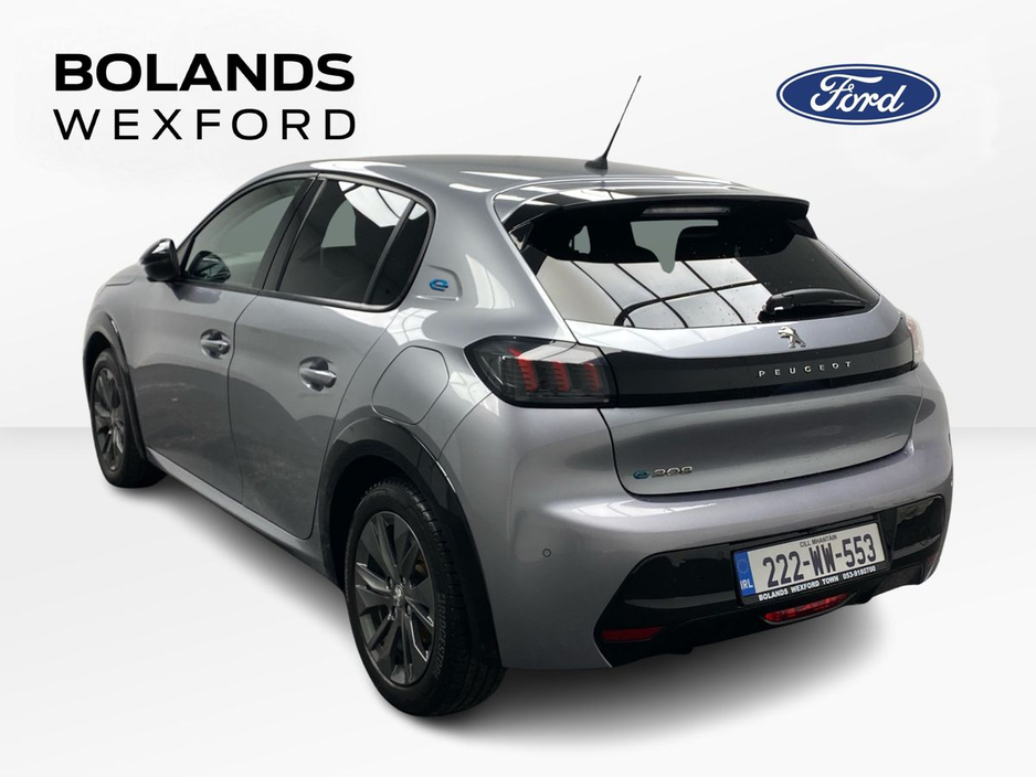 2022 Peugeot 208 - image 3