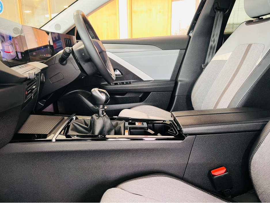 2023 Opel Astra - image 8