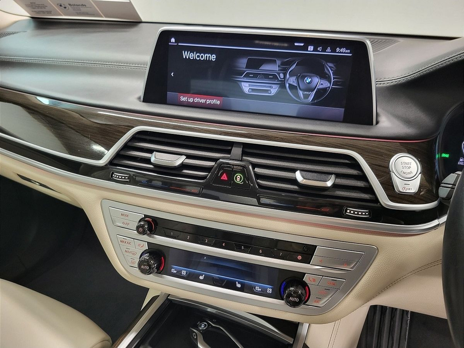 2020 BMW 7 Series - image 19
