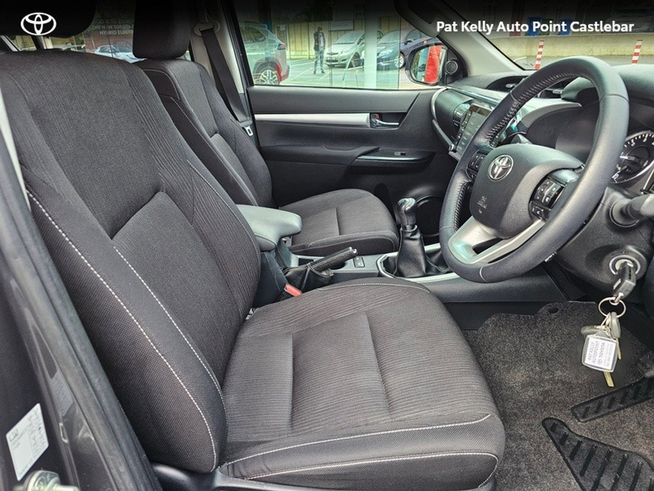 2024 Toyota Hilux - image 13