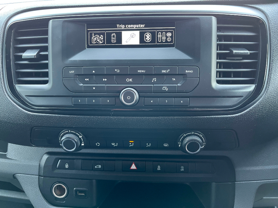 2022 Opel Vivaro - image 6