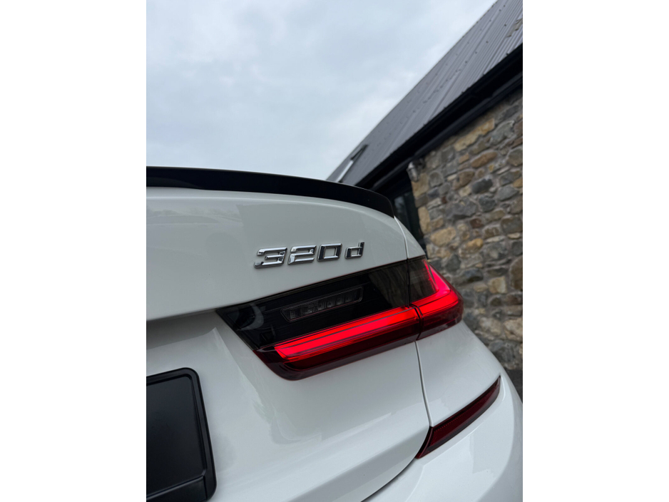 2020 BMW 3 Series - image 7