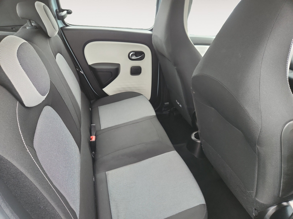 2015 Renault Twingo - image 11