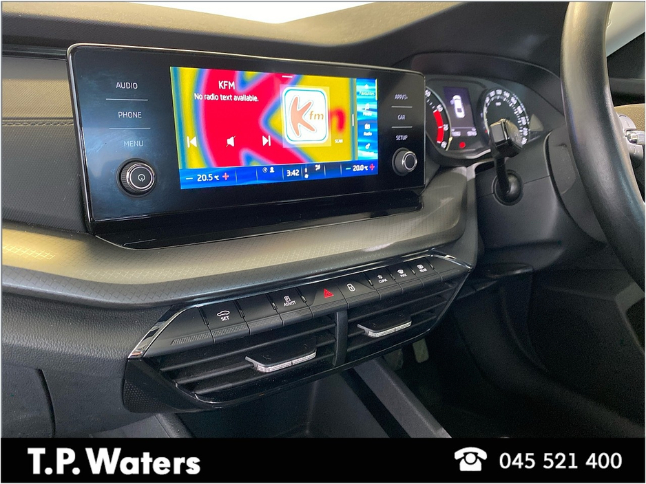 2023 Skoda Octavia - image 10