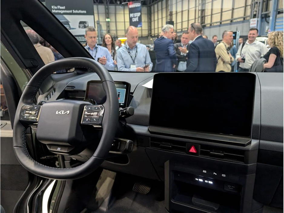 2026 Kia PV5 - image 11