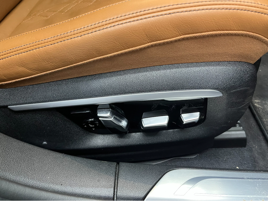 2017 BMW 7 Series €27950! 2017 BMW 740E IPERFORMANCE M-SPORT 2.0 AUTOMATIC / CRUISE CONTROL / 360° PARKING CAMERA / ELECTRIC MEMORY MASSAGING & HEATED SEATS / PADDLE SHIFTERS / PANORAMIC SUNROOF / HEATED REAR SEATS €27,950