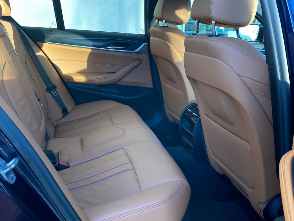 2023 BMW 5 Series - image 11