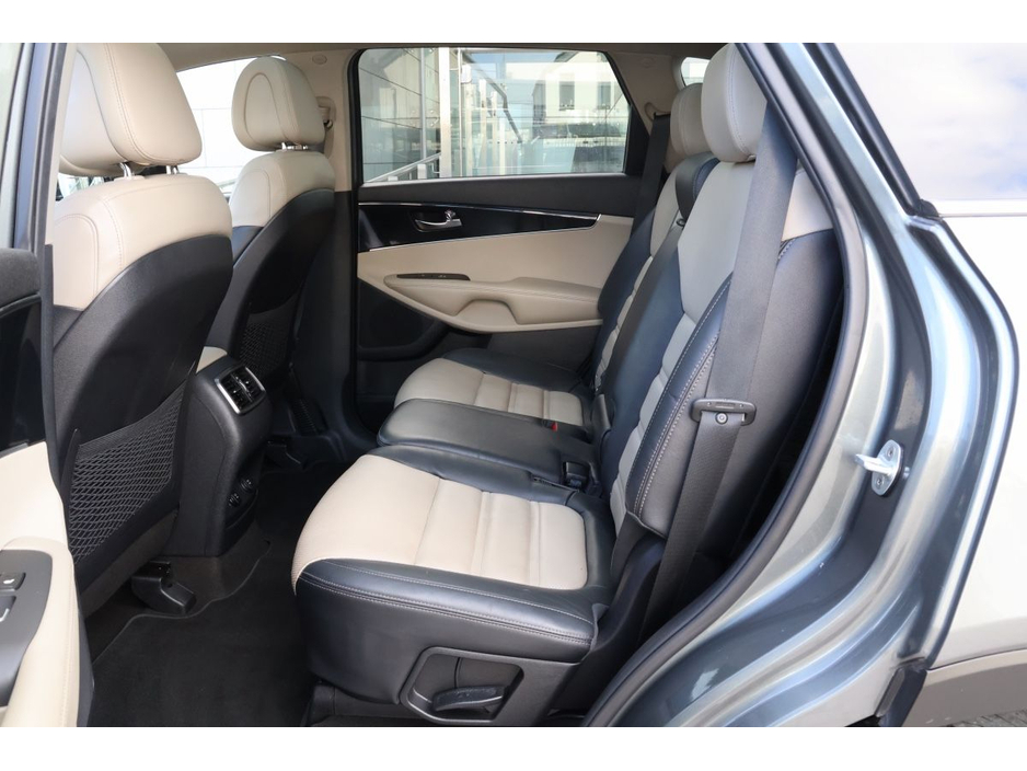 2016 Kia Sorento - image 16