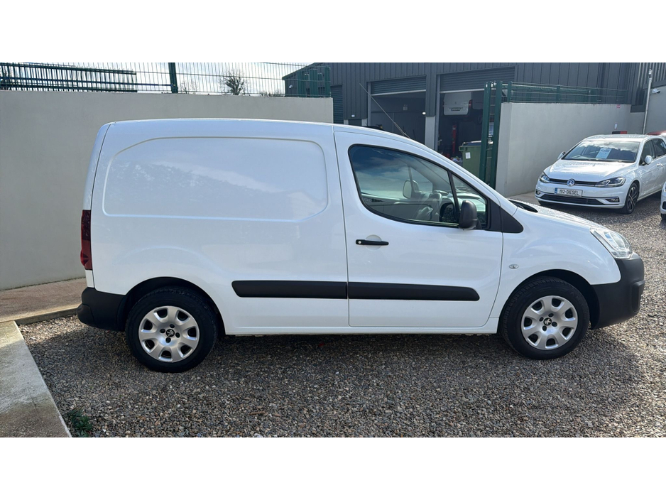 2018 Peugeot Partner - image 6