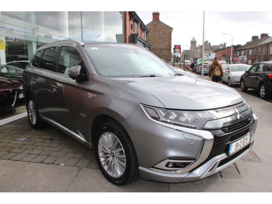 2019 Mitsubishi Outlander - image 2