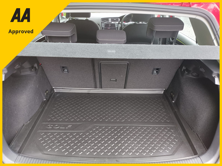 2016 Volkswagen Golf 1.4 TSI AUTOMATIC HIGHLINE 17" SPORTS ALLOYS REVERSE CAMERA AUTO HEADLIGHTS FACTORY IMMOBILISER KEYLESS ENTRY MULTI-FUNCTION STEERING WHEEL AUTO HOLD HANDBRAKE ONLY 40,150Kms 4 NEW TYRES NCT ROADT €16,995