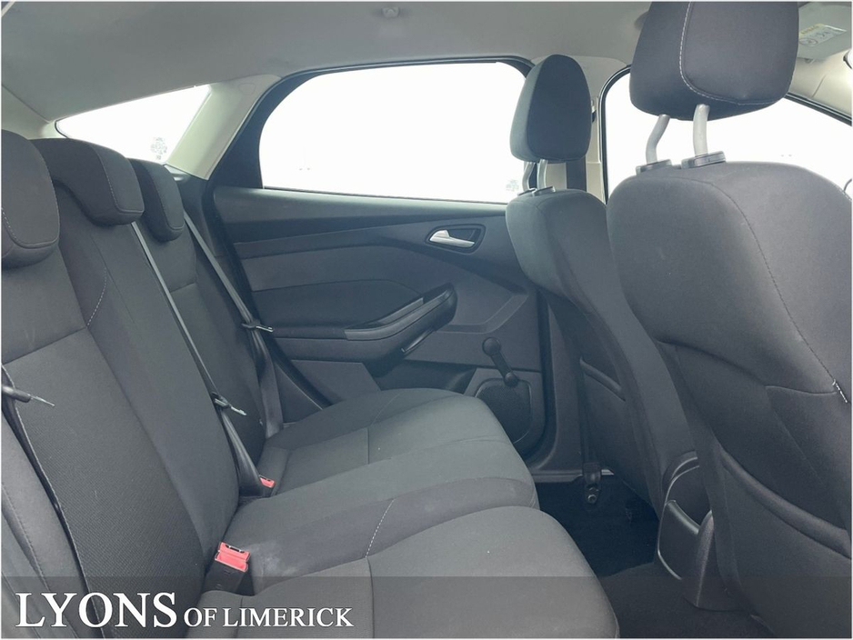 2017 Ford Focus - image 5