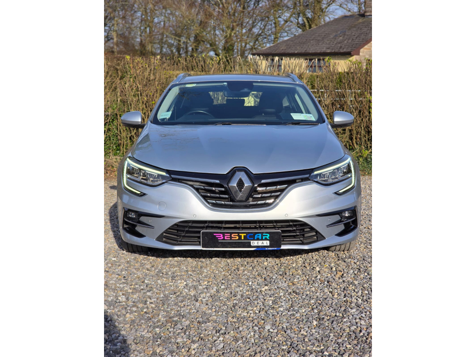 2021 Renault Megane - image 3