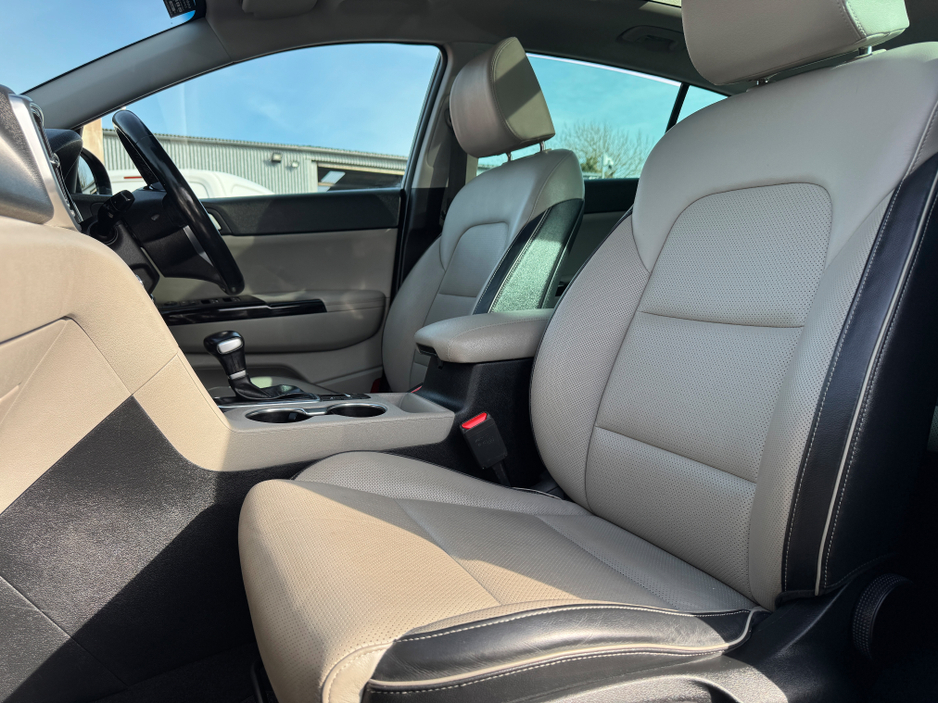 2020 Kia Sportage - image 21