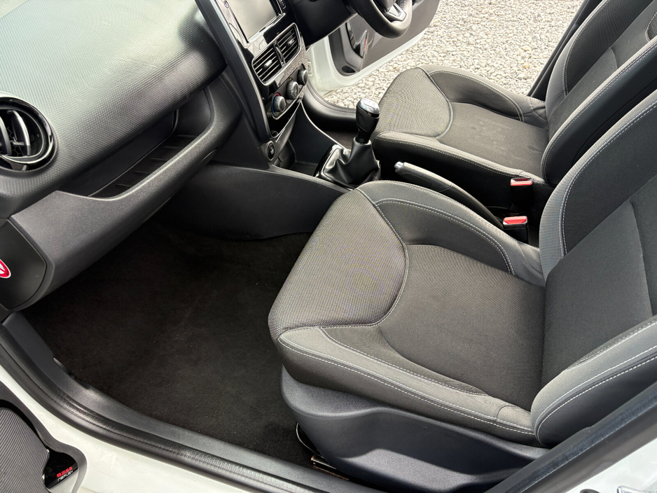 2019 Renault Clio - image 24