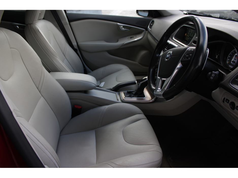 2016 Volvo V40 Cross Country 2.0D4 CROSSCOUNTRY 5DR HATCHBACK AUTO HUGE SPEC  // 1 OWNER CAR // AS NEW CONDITION THROUGHOUT // BUY WITH CONFIDENCE AA AND SIMI APPROVED DEALER 2026 // FINANCE ARRANGED // €13,950