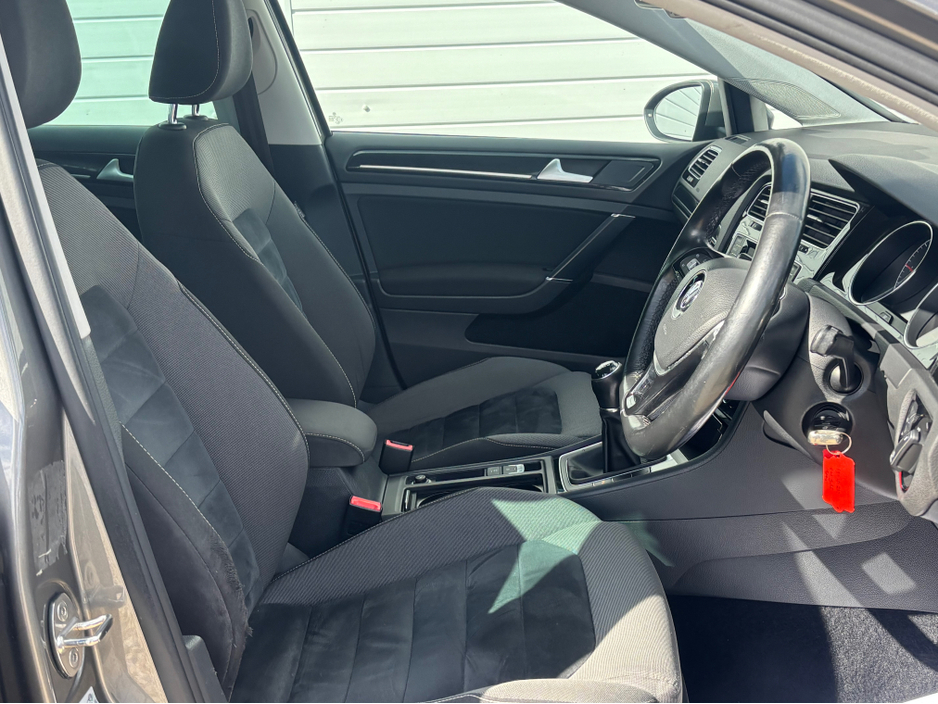 2015 Volkswagen Golf - image 9