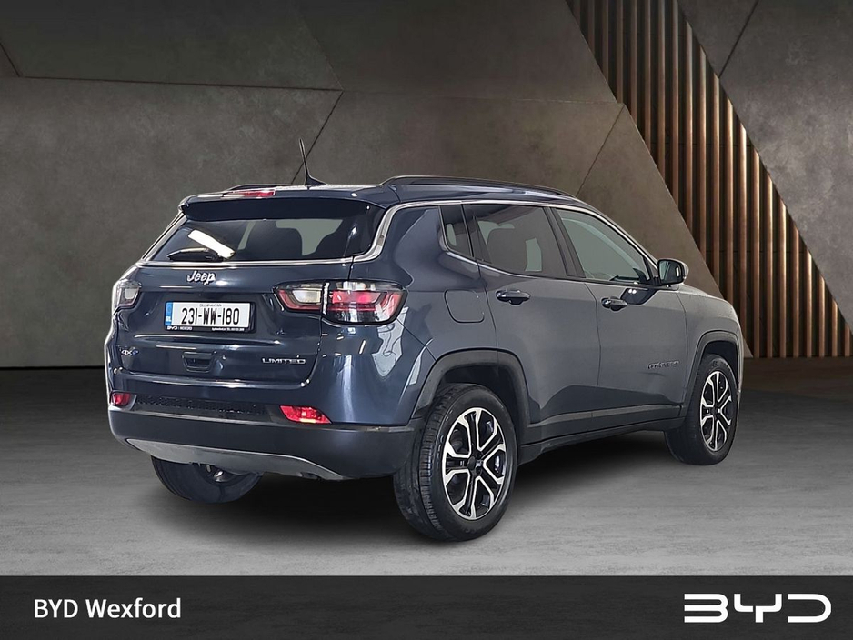 2023 Jeep Compass - image 3