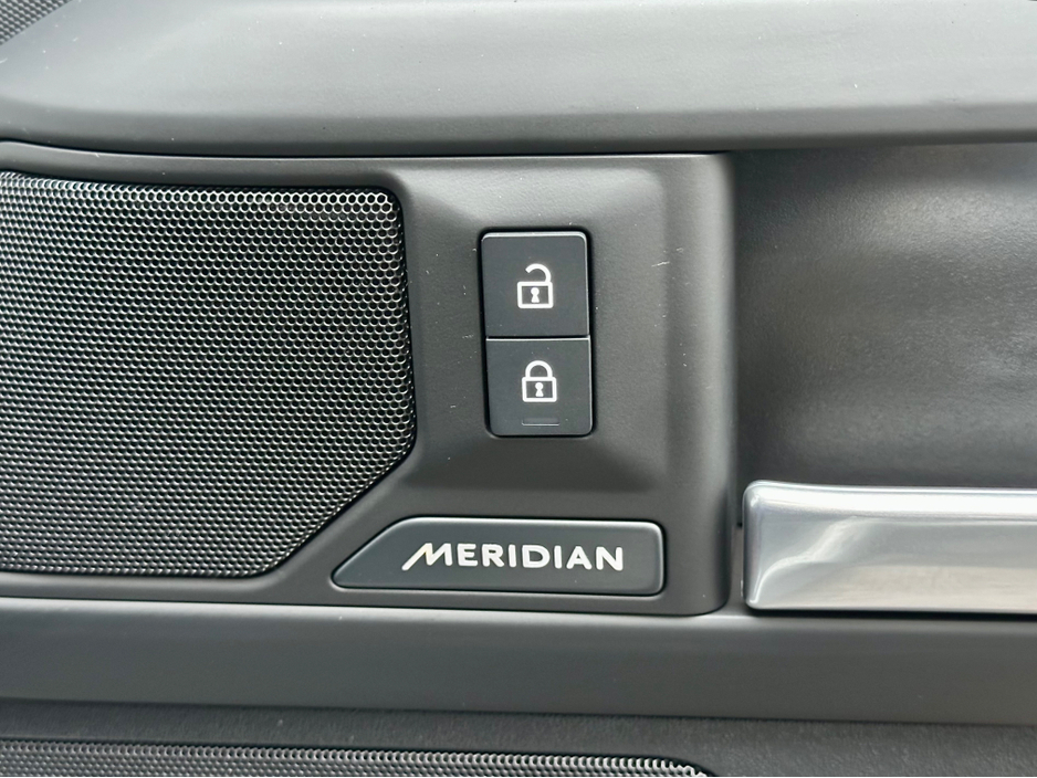 2026 Land Rover Defender Borosco Grey /  X-DYNAMIC SE €119,950