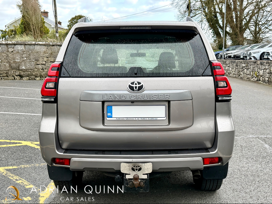 2022 Toyota Landcruiser - image 7