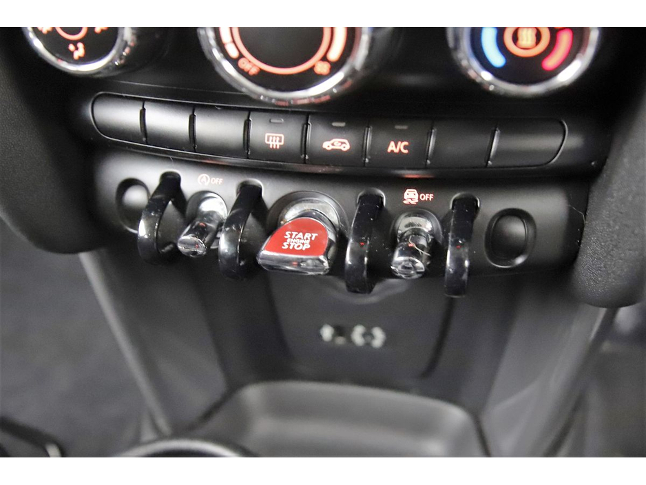 2018 MINI Hatch 1.5 6SPD 5DR *BI-TONE ROOF* €16,890