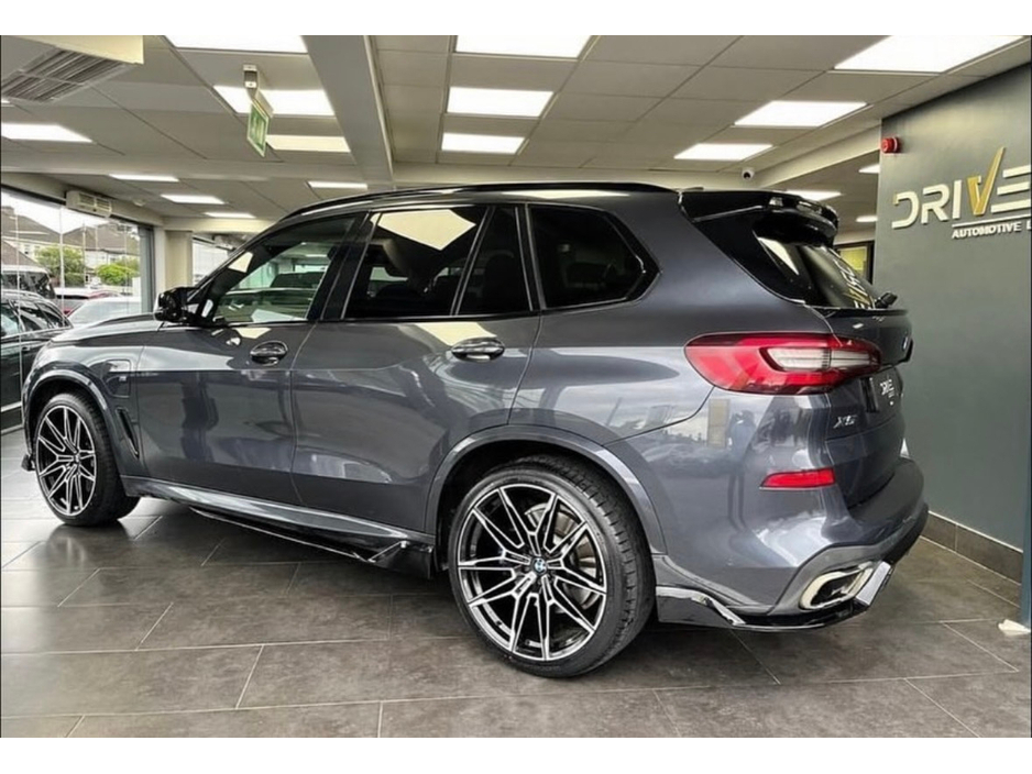 2022 BMW X5 - image 4