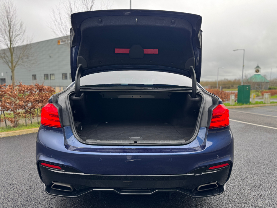 2017 BMW 5 Series - image 10